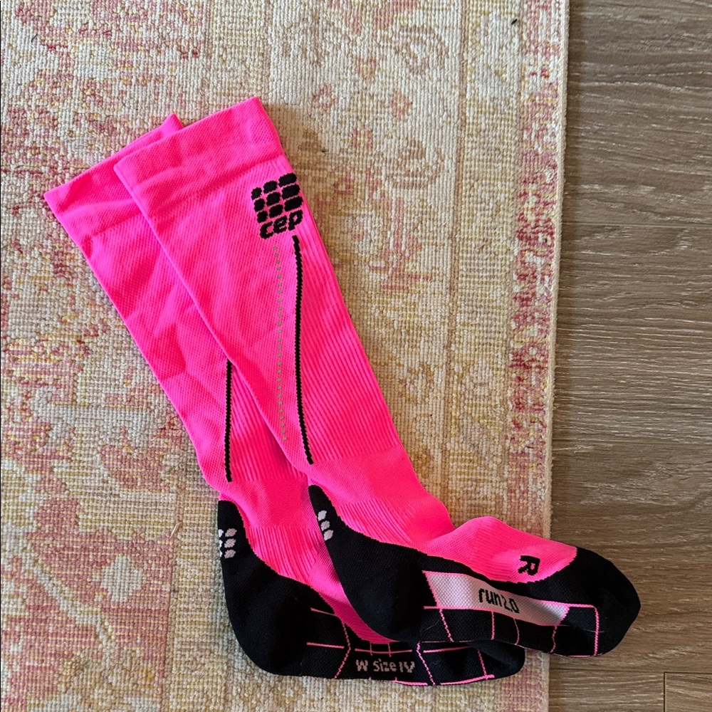 CEP Run 2.0 Performance Compression Socks - Pink